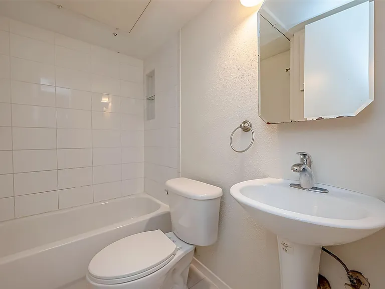 6402 Del Monte Dr #35 — Photo 16