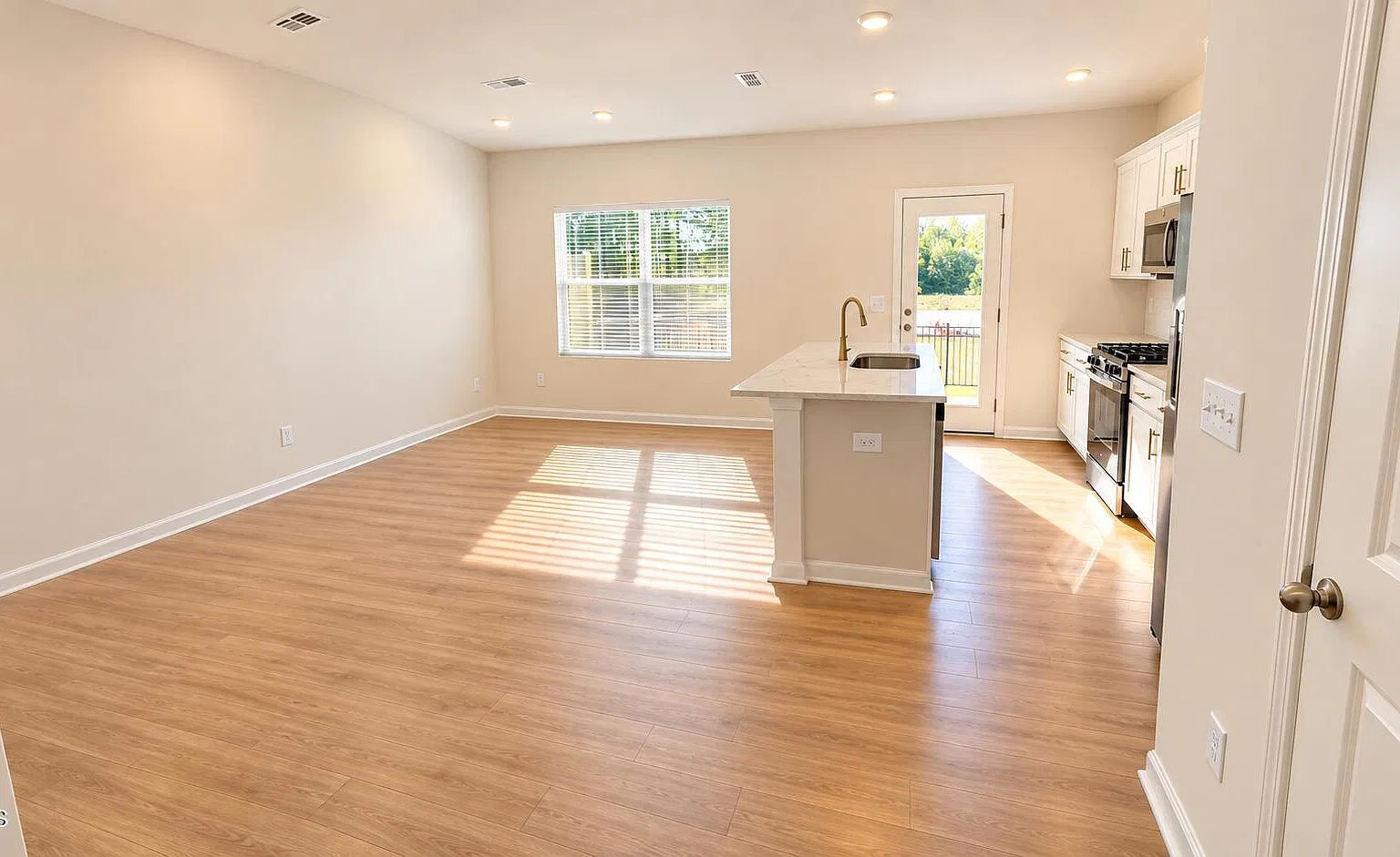 3 bed, 2.5 bath, 1509 sqft, $2,100 — Photo 4