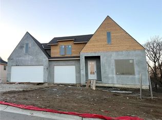 7636 N Booth Ave, Kansas City, MO 64158