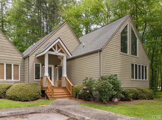 37-1870 River Run Rd, Sapphire, NC 28774