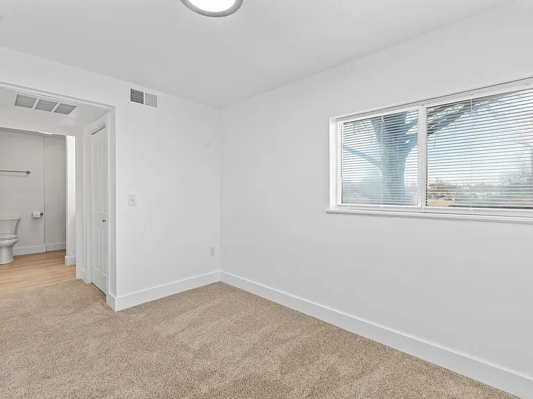 1160 S Denver Ave — Photo 13