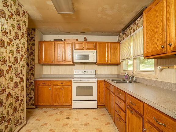 3rd image of 11 Morain St