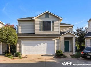 608 Hermosillo Plz, Dallas, TX 75211
