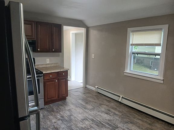 4th image of 1360 Charles St
