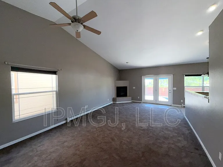 2815 1/2 Columbine Park Ct — Photo 9