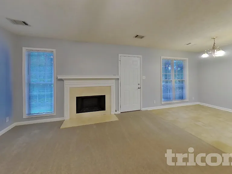 137 Poplar Way — Photo 2