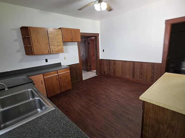 122 W Broadway St #1 — Photo 6