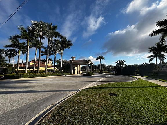 5th image of 8451 Club Estates Way
