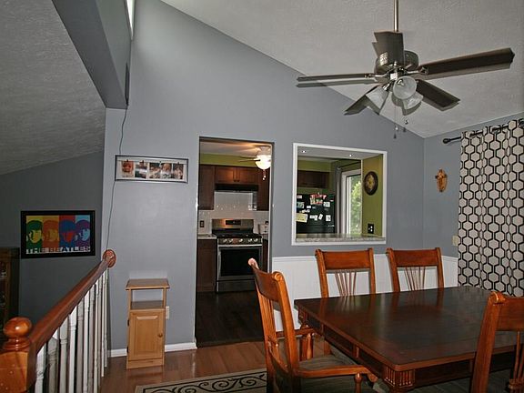 2nd image of 3288 Evergreen Cir