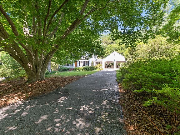3rd image of 107 Mountain Laurel Dr