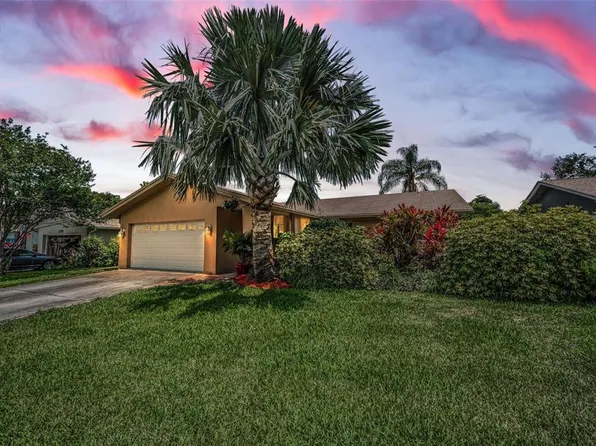 1281 Amberlea Dr E, Dunedin, FL 34698