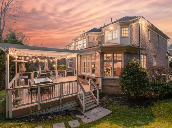 624 Kings Cloister Cres, Alexandria, VA 22302