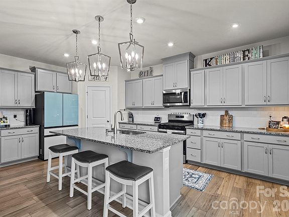 3rd image of 2621 Crimson Way