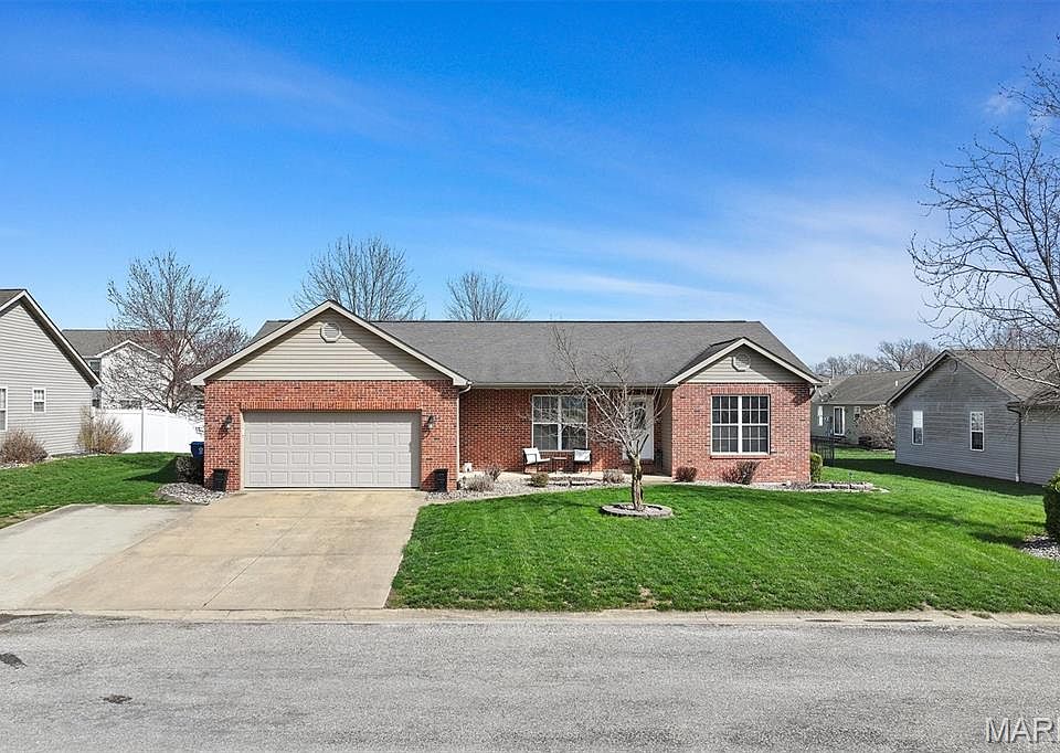 1st image of 15 Rosewood Ln
