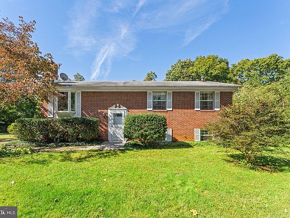 3rd image of 10395 Buchanan Dr