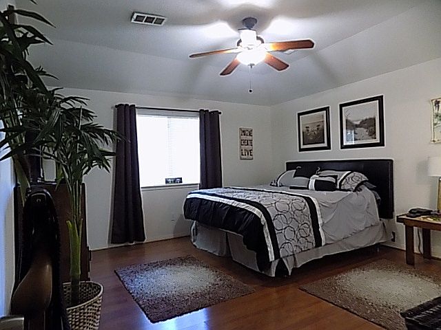 Good size master bedroom