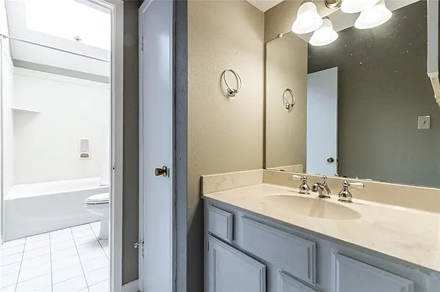 Bathtub/Shower combo