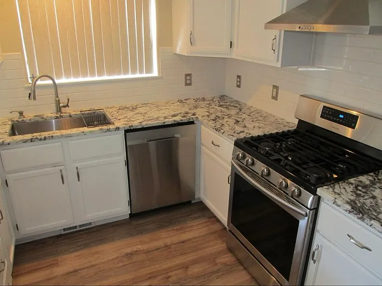 2559 S Rocking Horse Ln — Photo 3