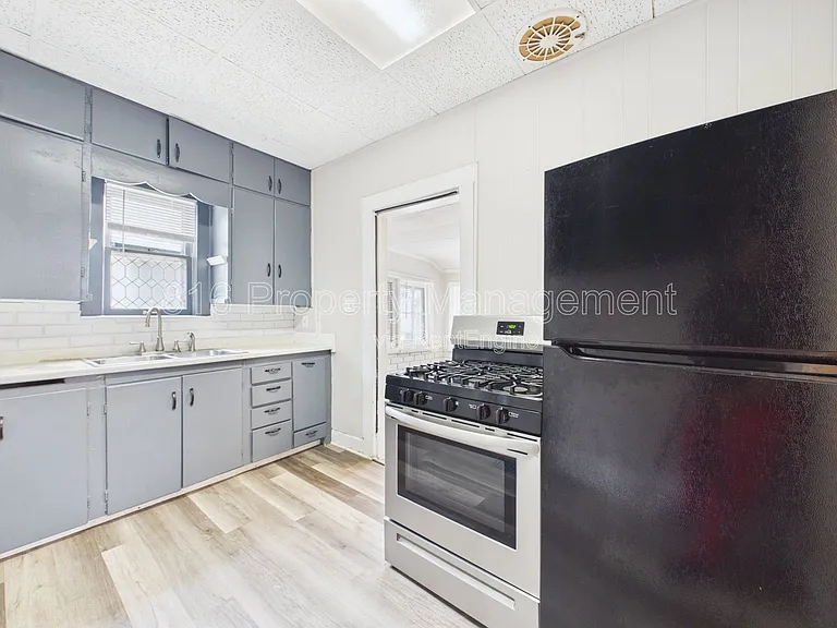 1222 S 40th St — Photo 9