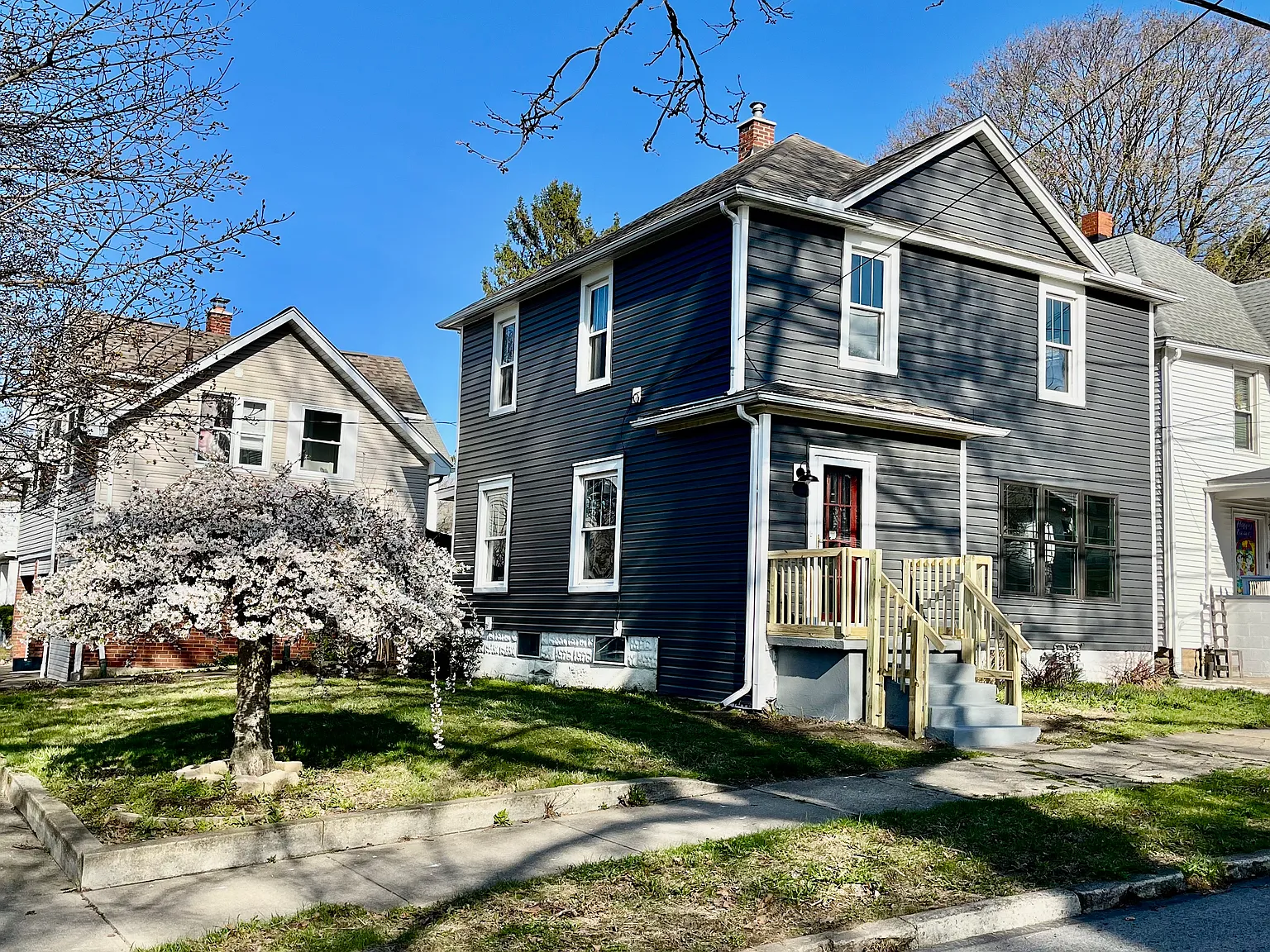 3 bed, 1954 sqft, $2,500 — Photo 1