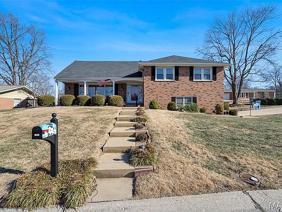 2nd image of 2520 Fair Oaks Dr