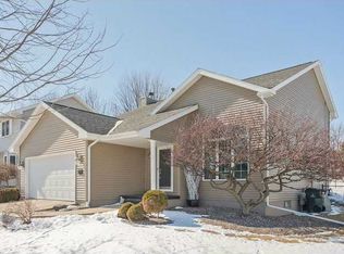 400 Floral Dr NW, Cedar Rapids, IA 52405