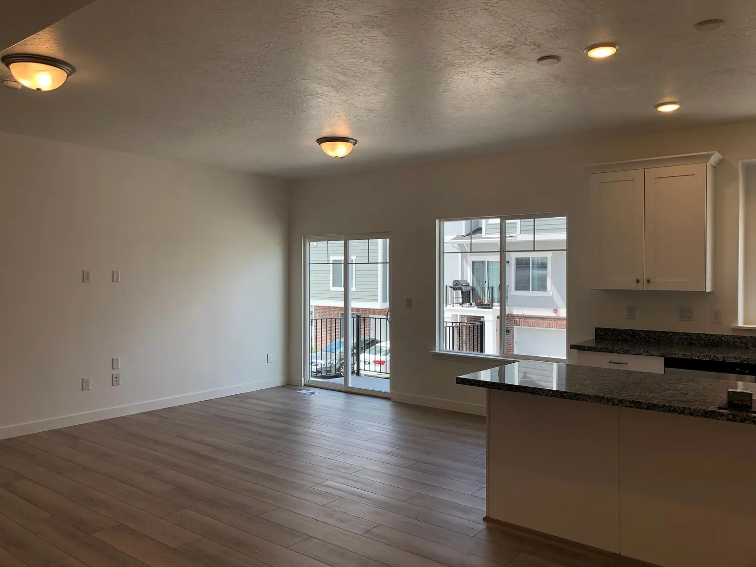 3 bed, 2.5 bath, 1453 sqft, $2,095 — Photo 3