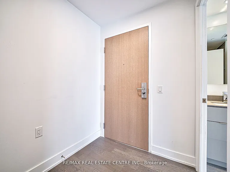 7 Grenville St #2605 — Photo 6