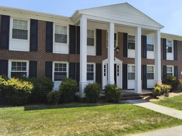 110 Courthouse Rd APT J4, Blackstone, VA 23824