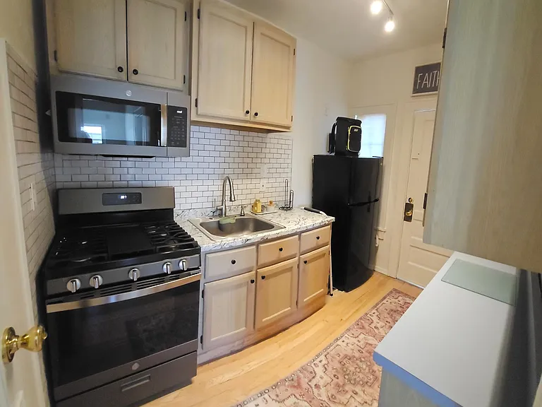 1430 S Quaker Ave — Photo 35