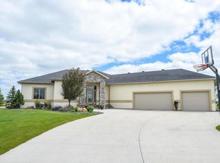 2318 39th St S, Moorhead, MN 56560
