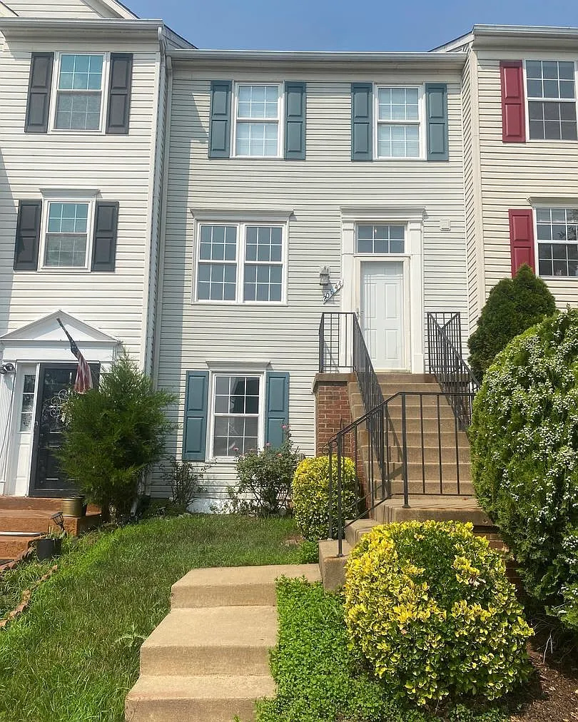3 bed, 3.5 bath, 1188 sqft, $3,000 — Photo 1