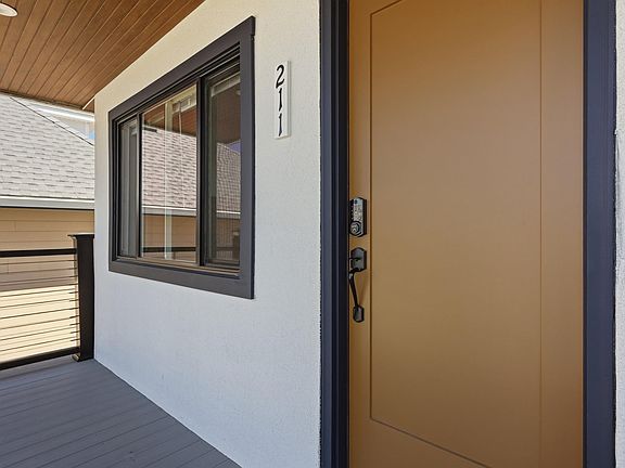 3rd image of 511 E 11th Ave #211