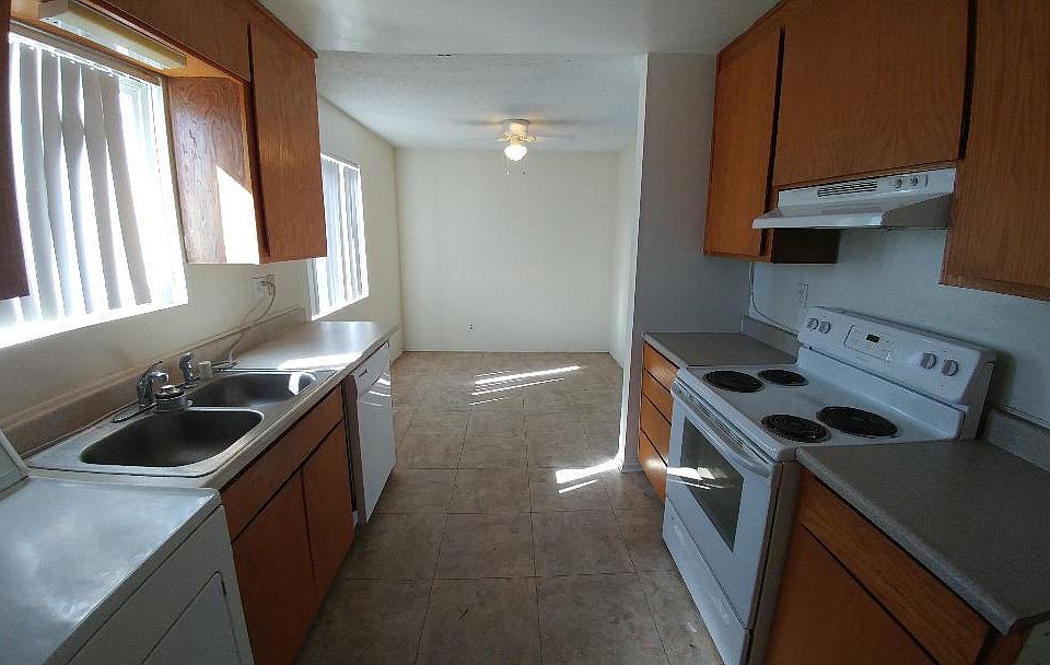 2nd image of 2542 Hayes Dr