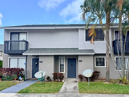 2305 Seaside Dr Photo 1