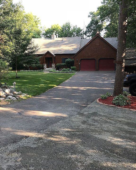 Front of house 2 car w/loft 