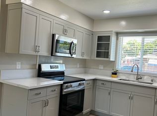 952 Ezie Ave, Clovis, CA 93611