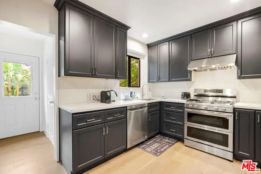 2 bed, 1.5 bath, 1536 sqft, $7,000 — Photo 3