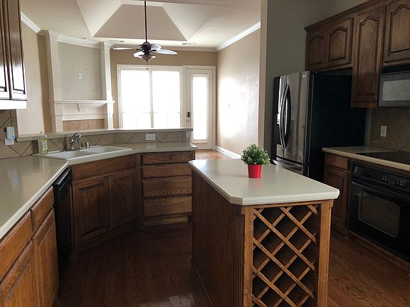 4th image of 8625 Stone Hollow Dr