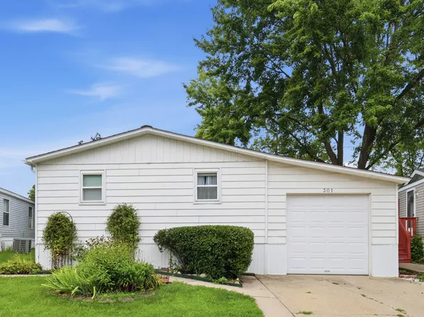 301 Shay Ct, Wheeling, IL 60090