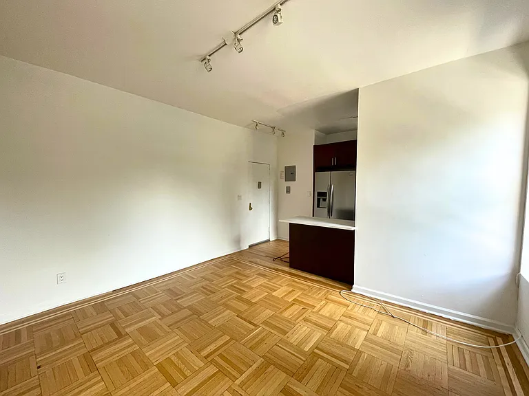 305 Ocean Ave #C9 — Photo 2