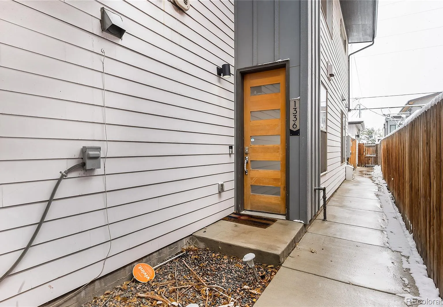 3 bed, 3.5 bath, 1460 sqft, $3,200 — Photo 2