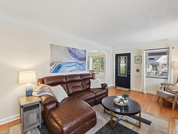 3rd image of 3411 Oak Ln
