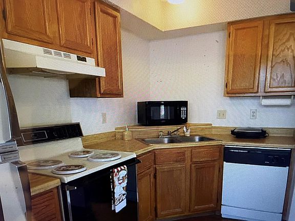 2nd image of 4107 Cape Cod APT 4