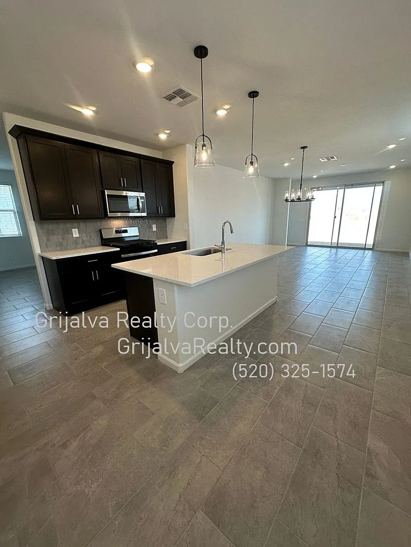 Brand New Build! 3 Bedroom, 2 Bath House In Marana (Tangarine/I-10) — Photo 2