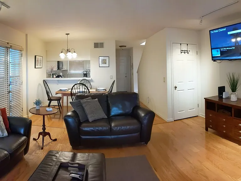 2110 De La Vina St #1 — Photo 5
