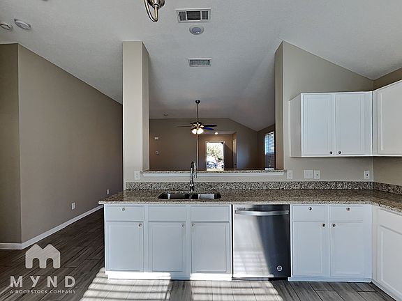 3rd image of 1224 Mockingbird Dr