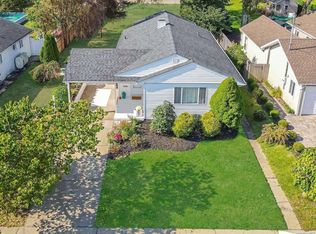 2492 Park Pl, Bellmore, NY 11710