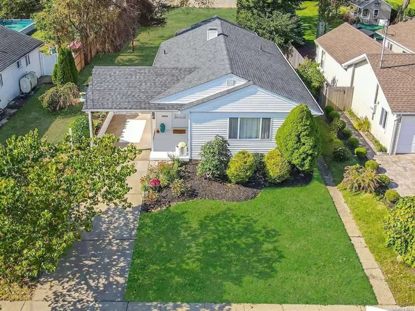 2492 Park Place, Bellmore, NY 11710