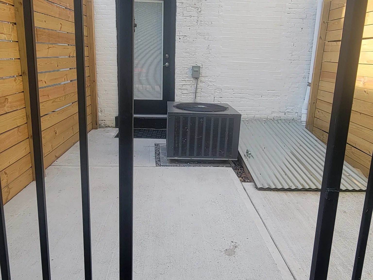 2 bed, 1.5 bath, 1440 sqft, $2,000 — Photo 3